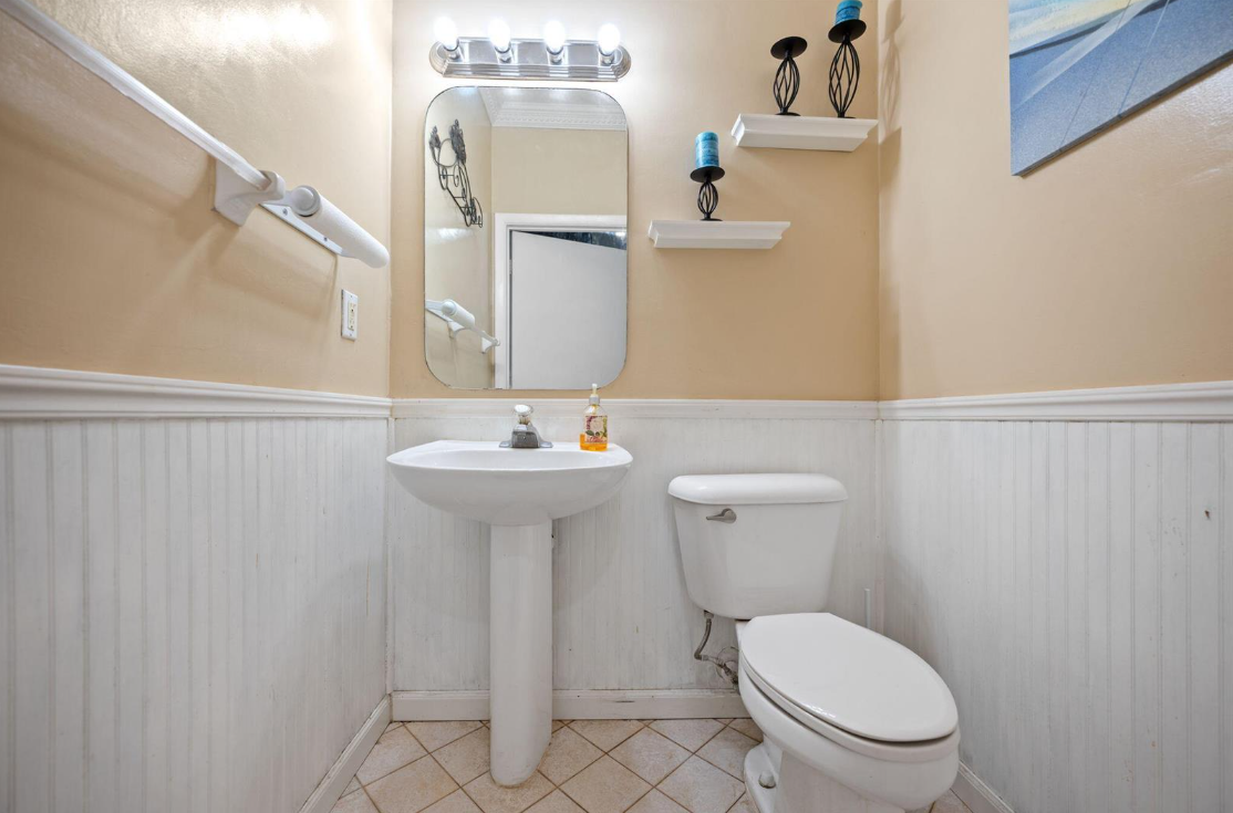 483CoralsSpringsHalfBath