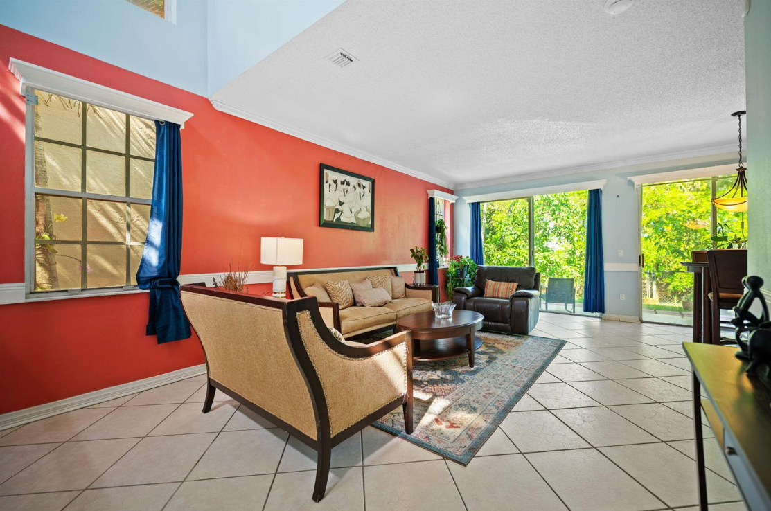 483CoralsSpringsLivingrm