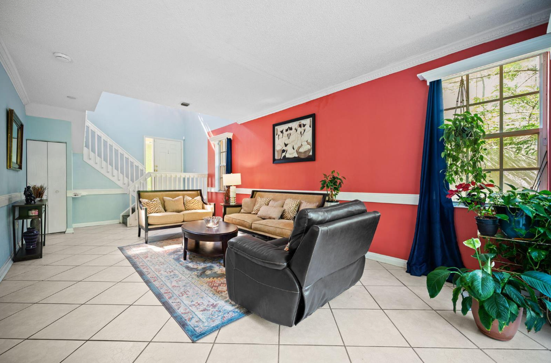 483CoralsSpringsLivingrm2