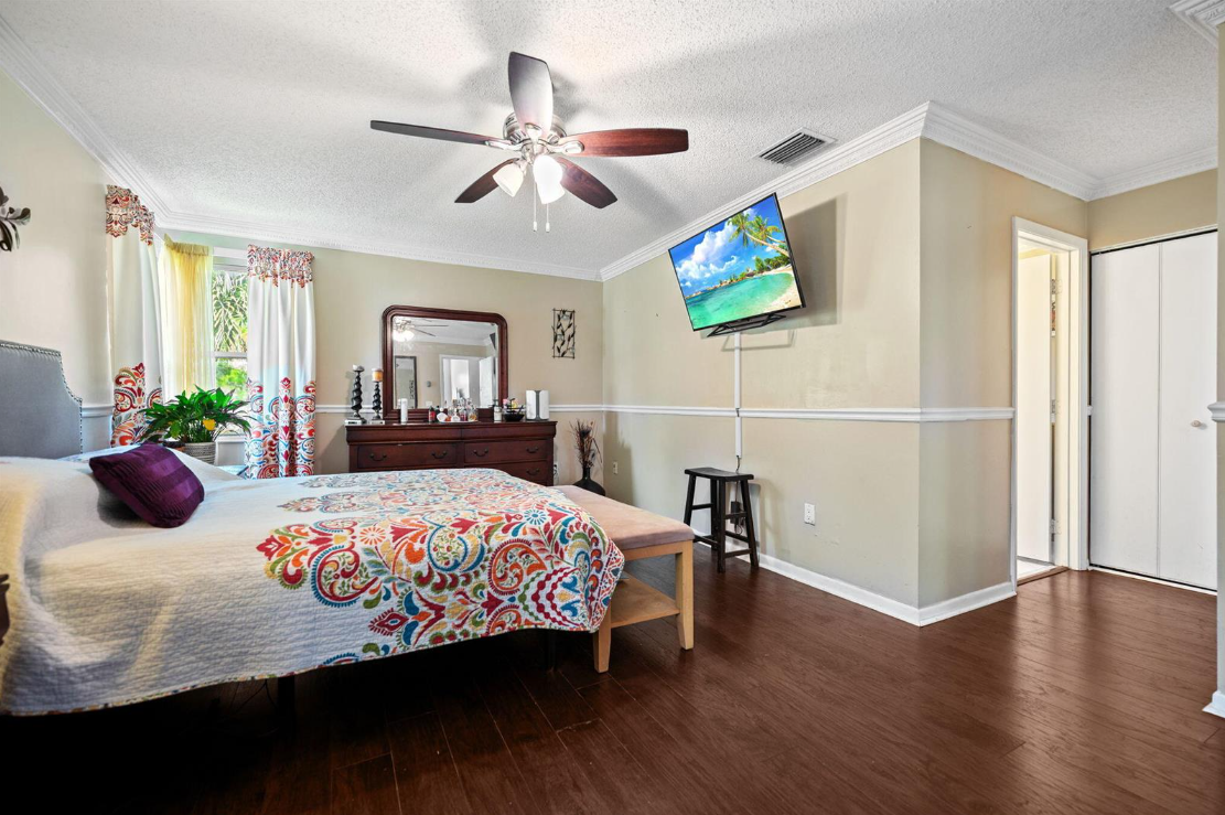 483CoralsSpringsMasterBedroom2