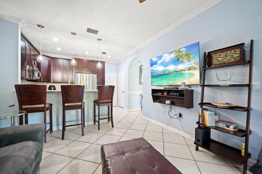 483CoralsSpringsTVrm2