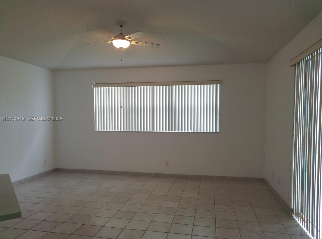 7333PlantationLivingRm2
