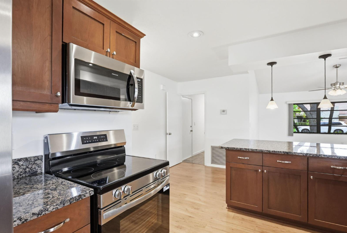 7909MargateKitchenFrntDoor